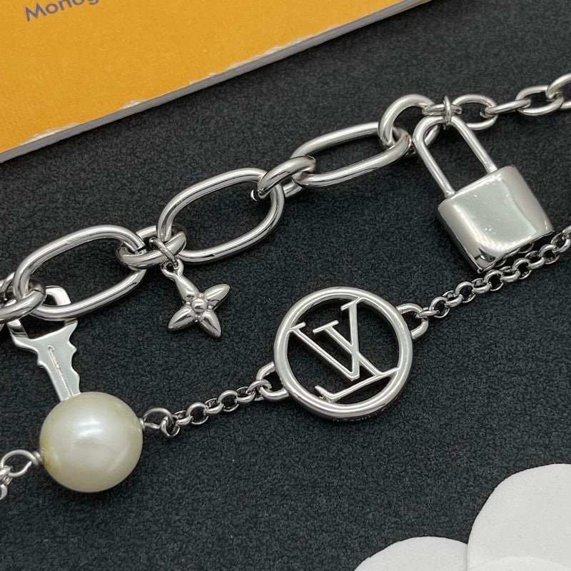 Louis Pearl Lock Gold Bracelet