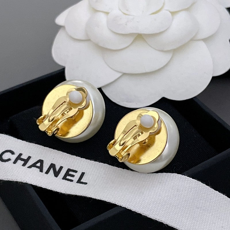 CC Pearl Gold Round Earrings