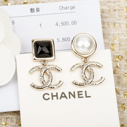 CC Black & White Pearl Pendant Earrings