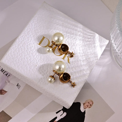 CD Tribales Clip Pearl Earrings