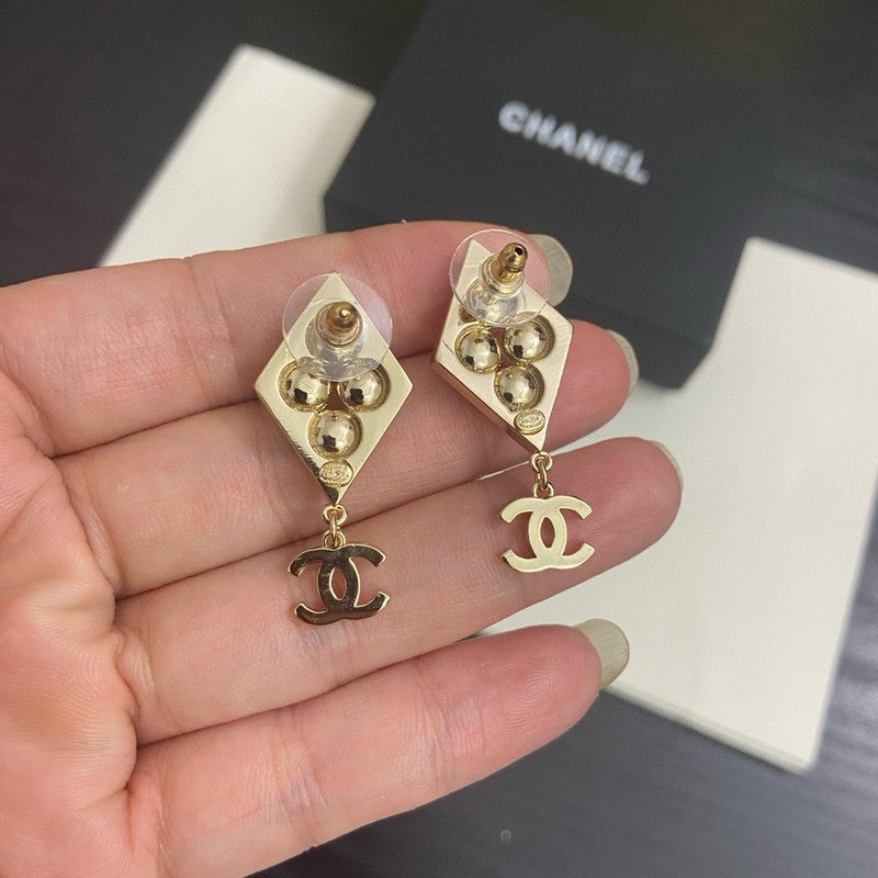 CC Rhombic Pearl Pendant Earrings