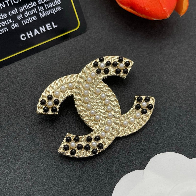 CC Black & White Pearl Twist Brooch