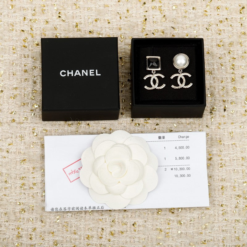 CC Black & White Pearl Pendant Earrings