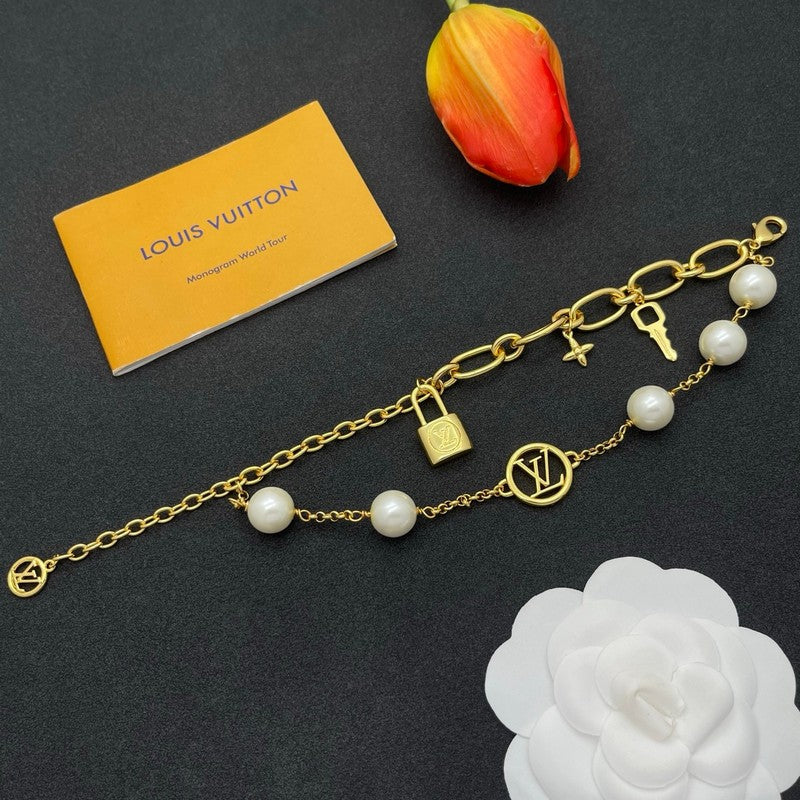 Louis Pearl Lock Gold Bracelet
