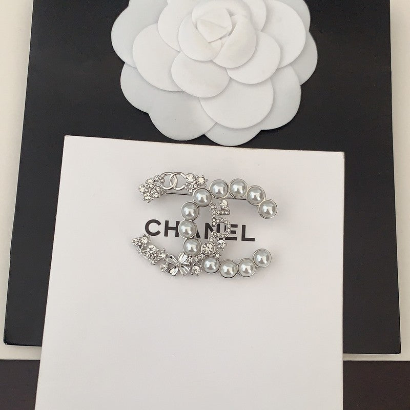 CC NO.5 Diamond & Pearl Brooch