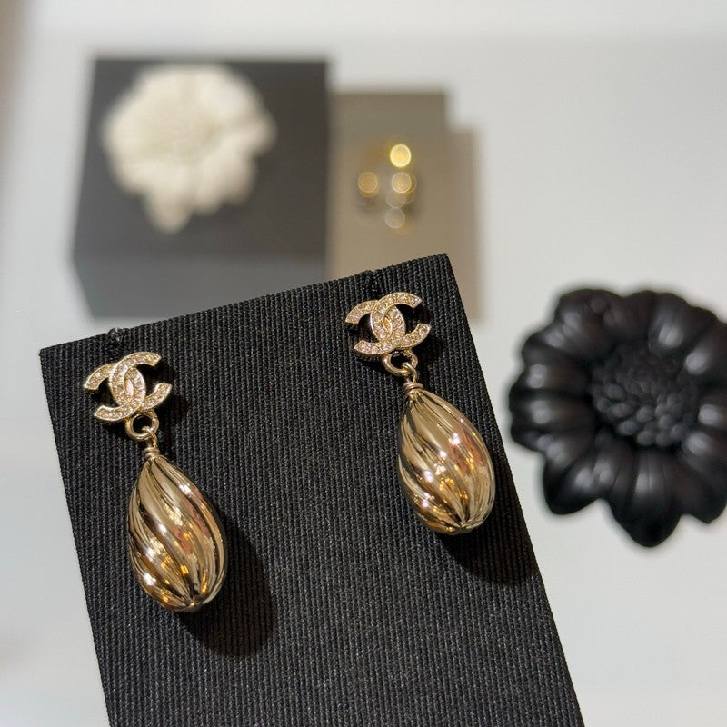 CC 26P Gold Drop Earrings