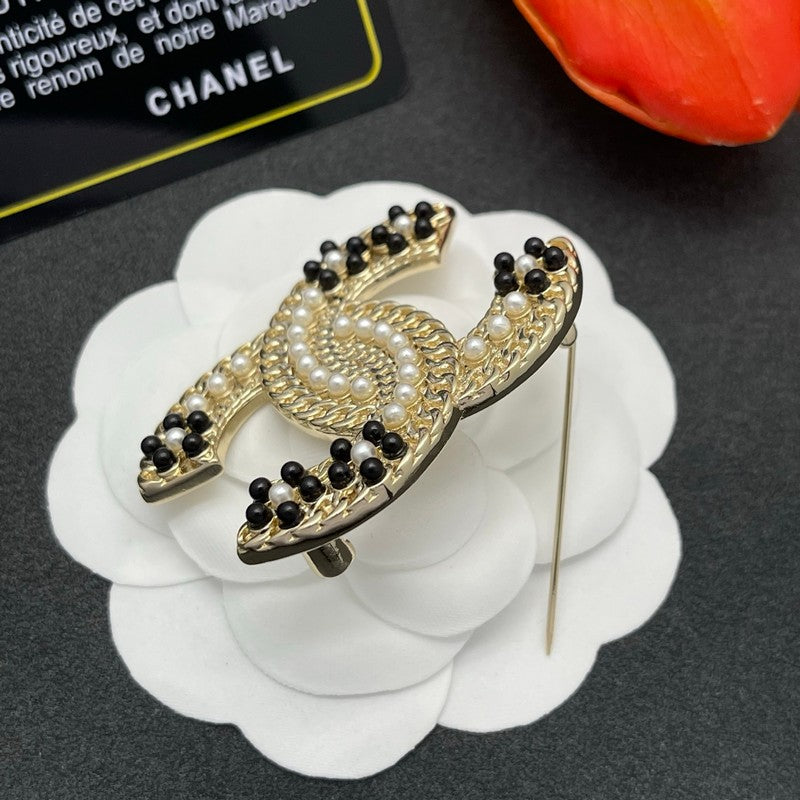 CC Black & White Pearl Twist Brooch