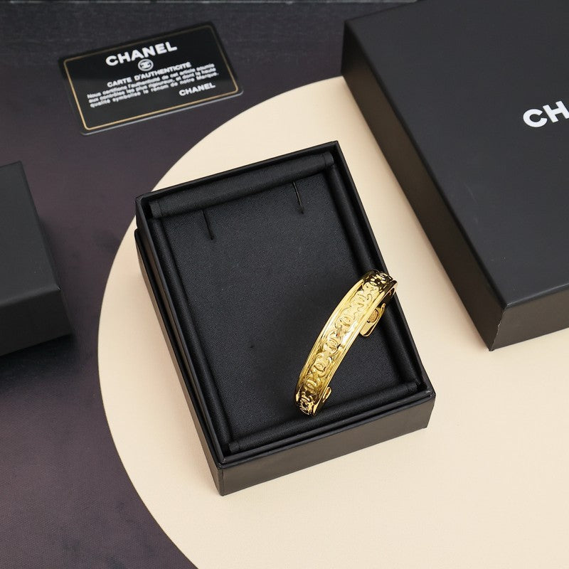 CC 2025 Vintage Cuff Bracelet