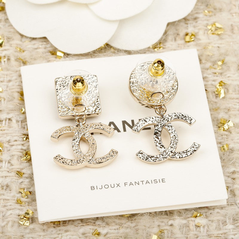 CC Black & White Pearl Pendant Earrings