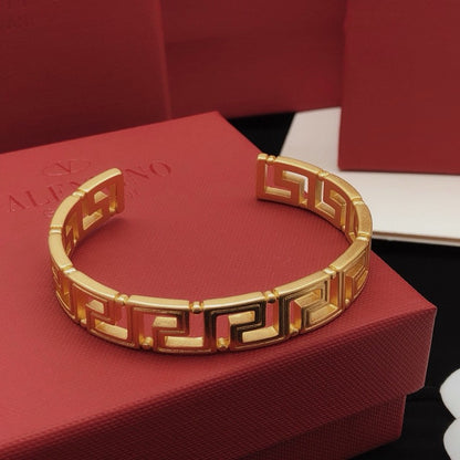 Vers Gold Bracelet
